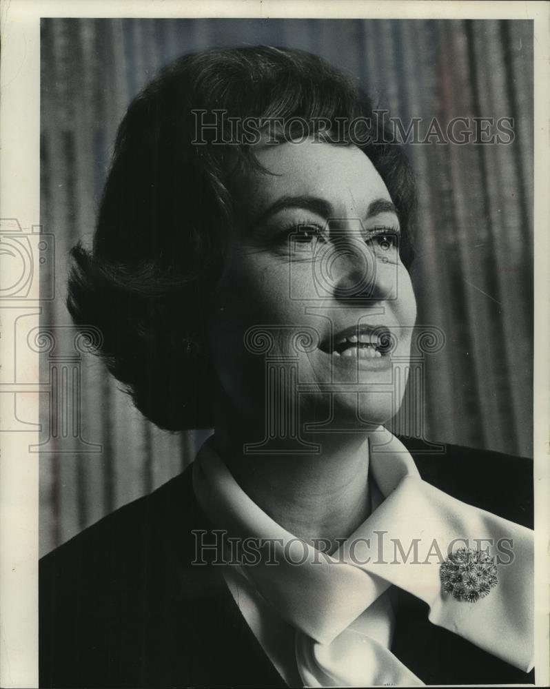 1986 Press Photo Mrs. Warren P. Knowles speaking to Women&#39;s Auxiliary, Milwaukee - Historic Images