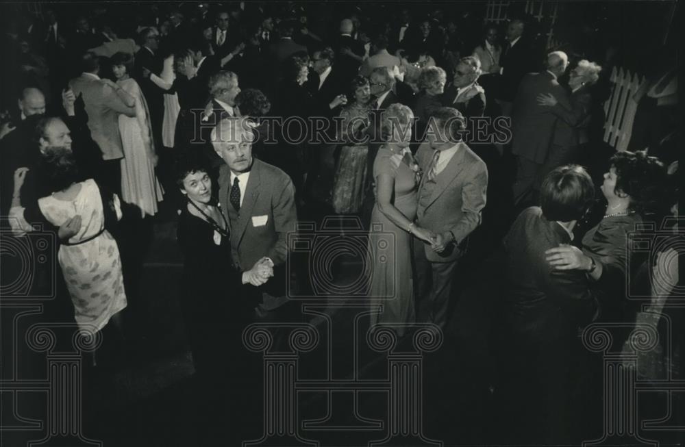 1987 Press Photo Couples Dance at the Inaugural Party of Tommy Thompson - Historic Images