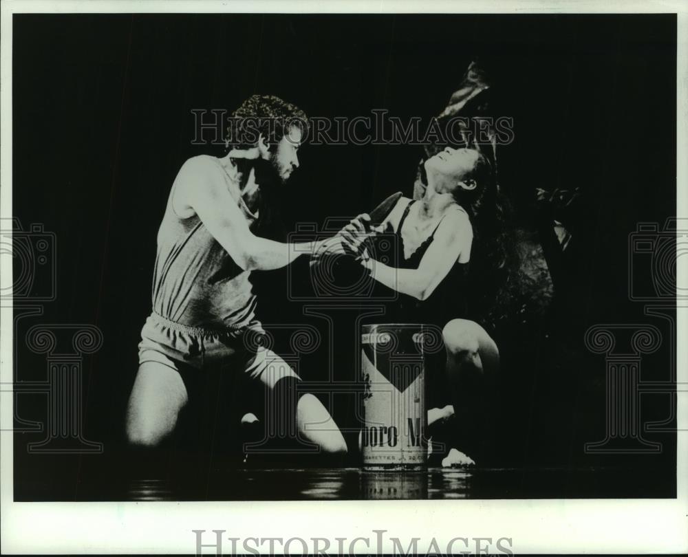 1987 Press Photo Tom Hewitt with Hiroko Takahashi in &quot;Clytemnestra.&quot; - mjc18288 - Historic Images