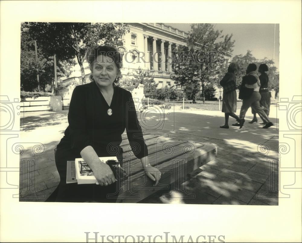 1987 Press Photo Gretchen Schoff Professor at University of Wisconsin - Madison - Historic Images