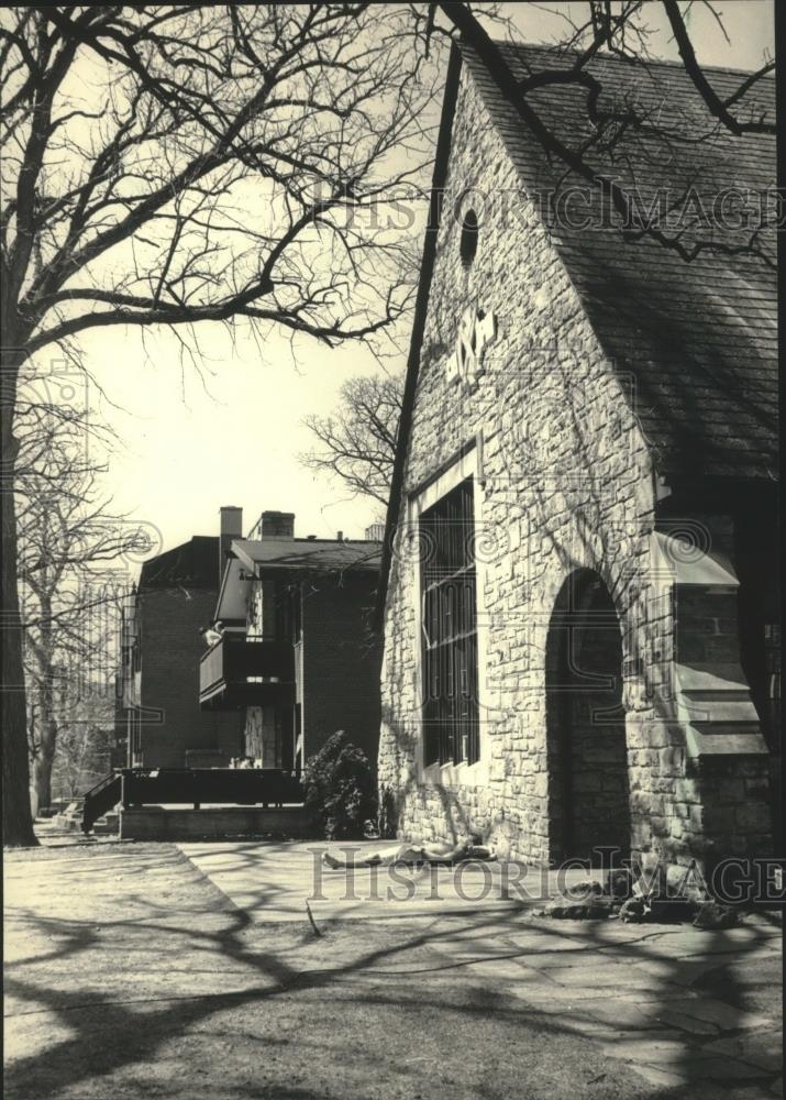 1987 Press Photo UWM fraternity and sorority houses very popular, Wisconsin. - Historic Images