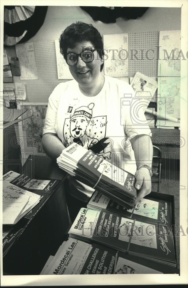 1988 Press Photo Margaret Schulz, former Milwaukee Journal employee - mjc20540 - Historic Images