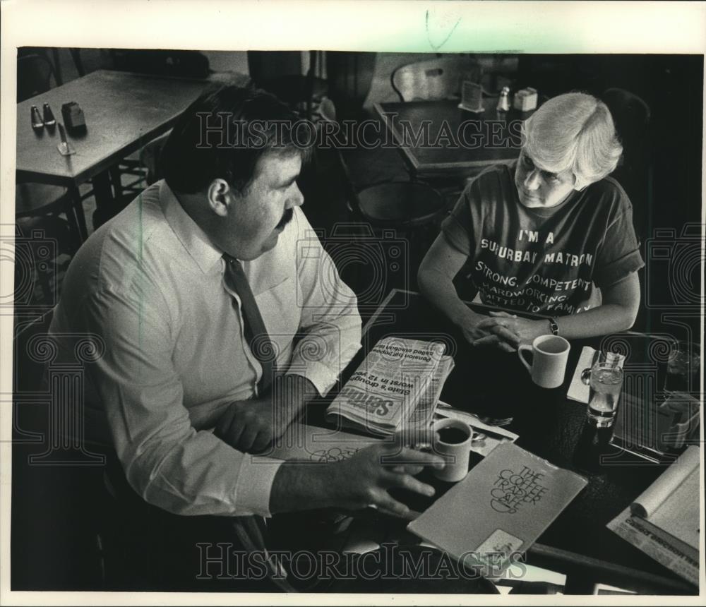 1988 Press Photo County Executive David F. Schulz &amp; Betty Jo Nelsen, Wisconsin - Historic Images