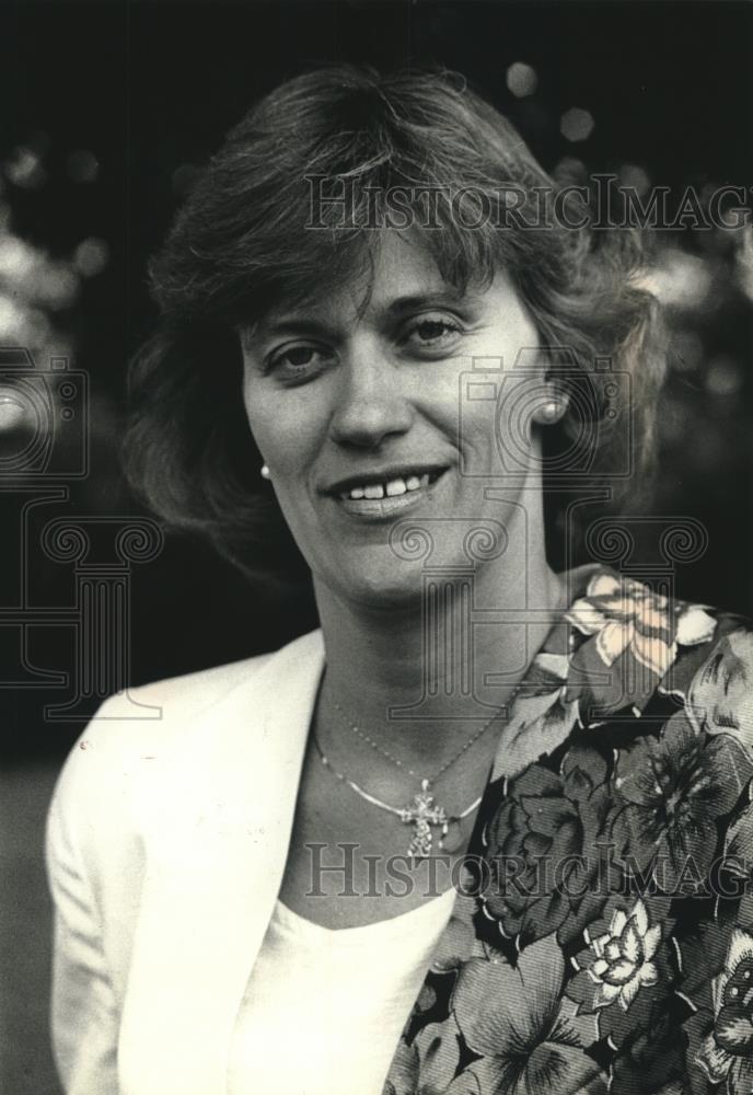 1989 Press Photo Mary Schroeder, operations manager, Ken Miller Homes, Waukesha. - Historic Images