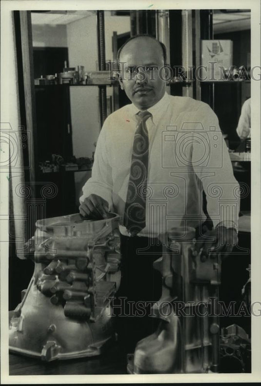 1989 Press Photo Ram Thukkaram, president of Ganton Technologies, Wisconsin - Historic Images