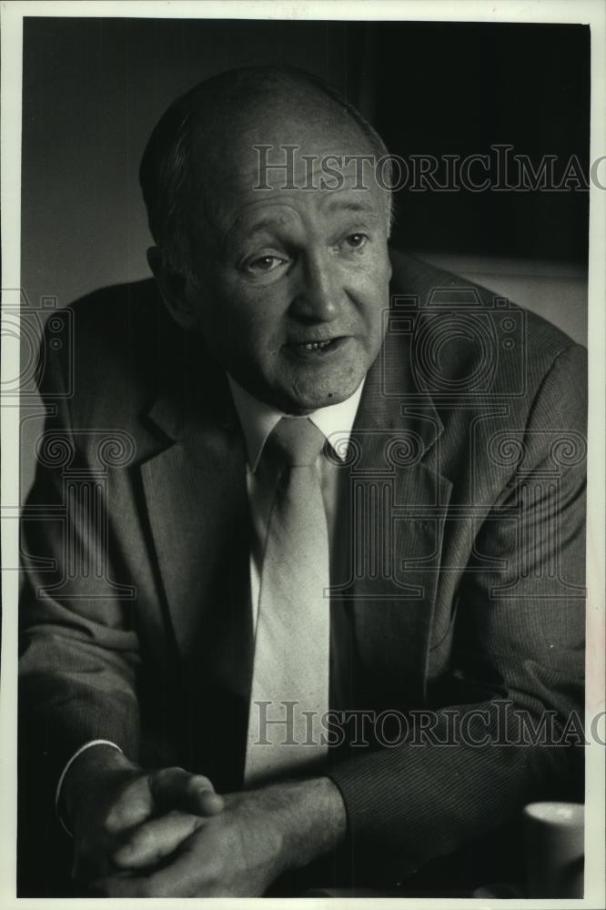 1989 Press Photo Hazelden Foundation President Harold A. Swift In Minnesota - Historic Images
