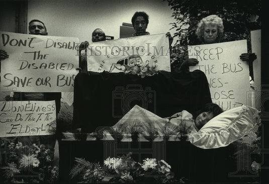 1989 Press Photo Members of the Coalition for Mass Transit in Glendale - Historic Images