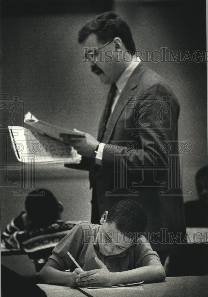 1990 Press Photo Dan Donder, acting principal of 65th Street School - mjc16697 - Historic Images