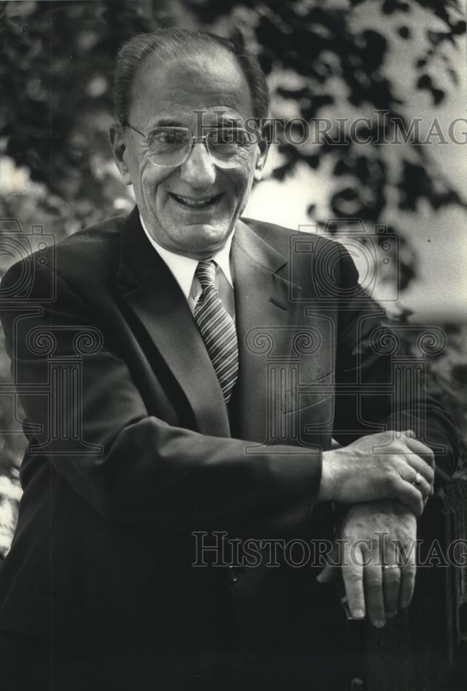 1990 Press Photo The Rev. Carl Simon of Milwaukee Presbyterian Church, to retire - Historic Images