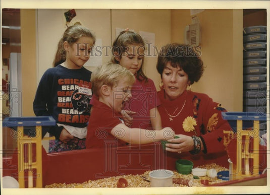 1991 Press Photo Wisconsin governor's wife Sue Anne Thompson at children center - Historic Images