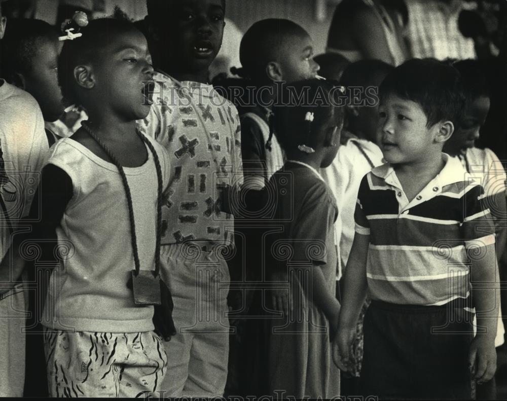 1991 Press Photo Zelma McGregor rehearses for Milwaukee Unity Day performance - Historic Images