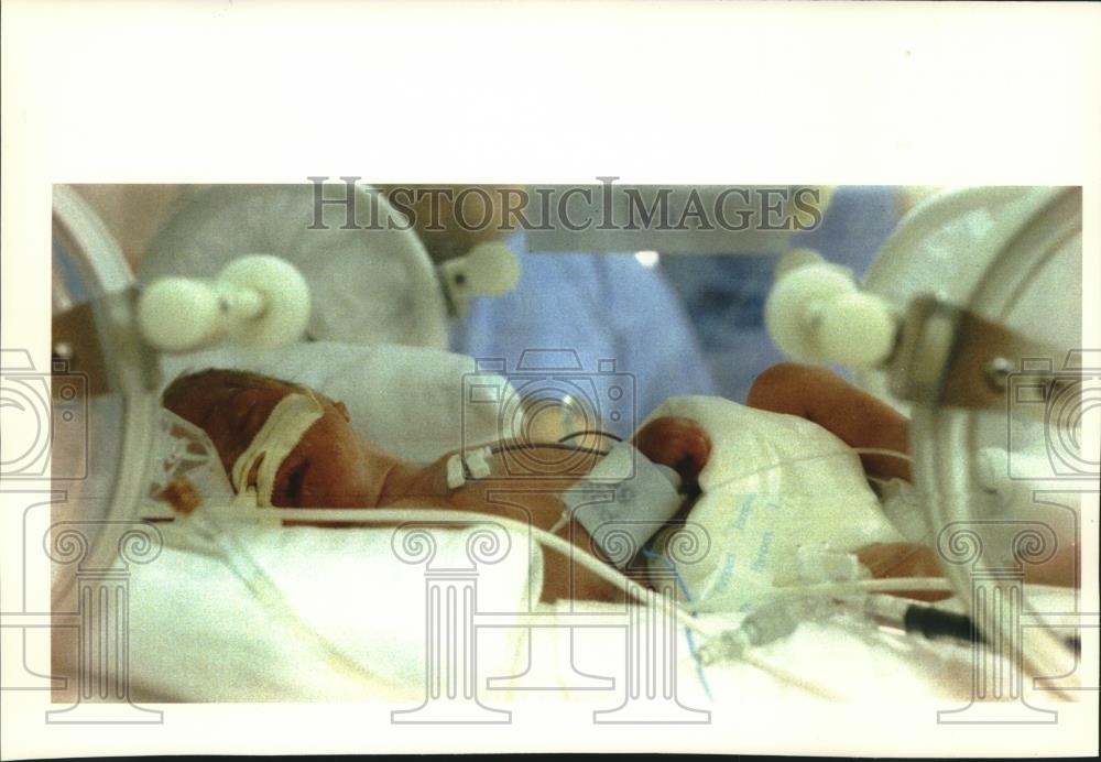 1992 Press Photo Andrew Dean Seibel, quintuplet at hospital, Wisconsin - Historic Images