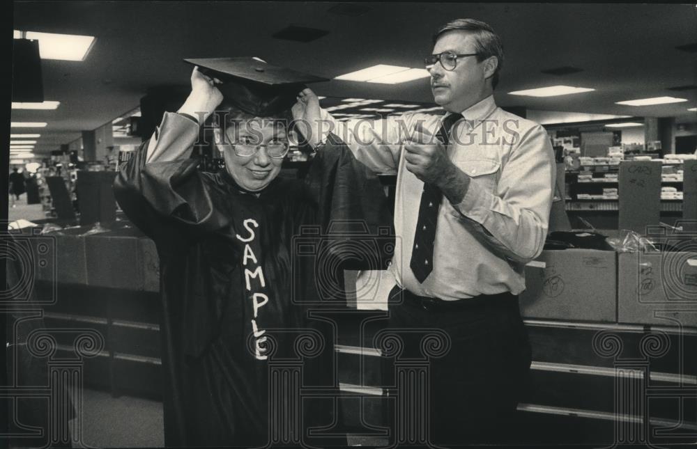 1992 Press Photo Faye Boom helped with graduation hat by Brian Felder, Wisconsin - Historic Images