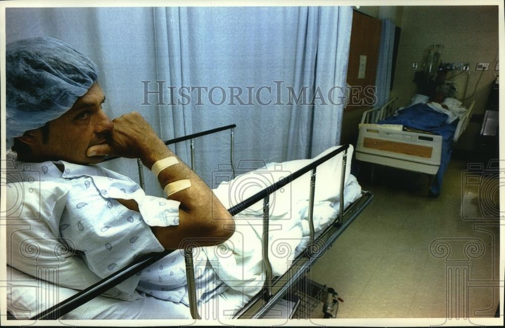 1993 Press Photo Russ Ensweller, transplant recipient waiting for surgery - Historic Images