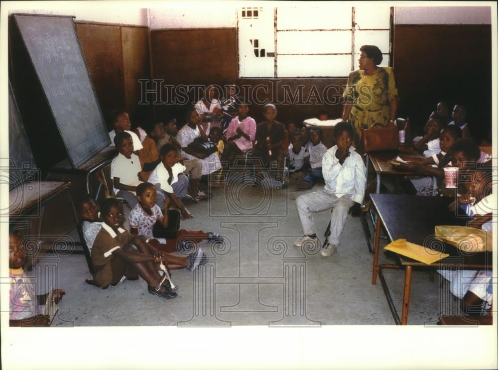 1993 Press Photo Students in class at Noxolo School, South Africa - mjc16095 - Historic Images