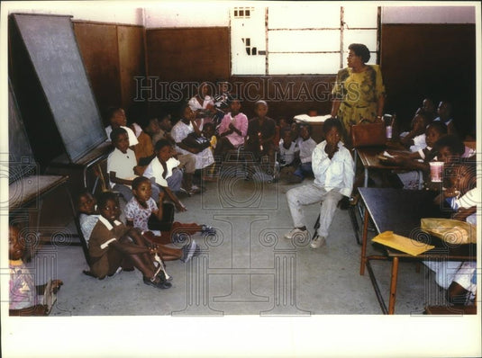 1993 Press Photo Students in class at Noxolo School, South Africa - mjc16095 - Historic Images