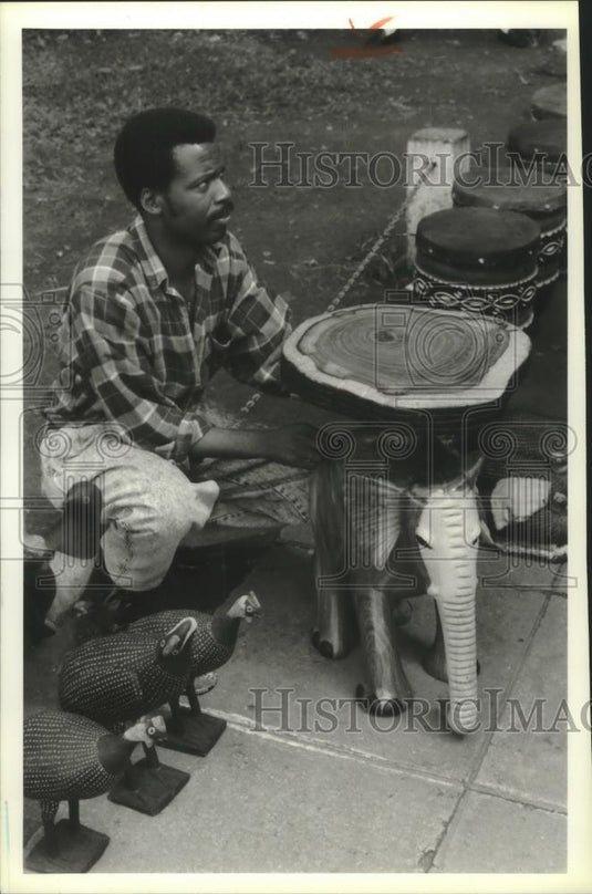 1993 Press Photo Table for sale at market in Zambia near Victoria Falls - Historic Images