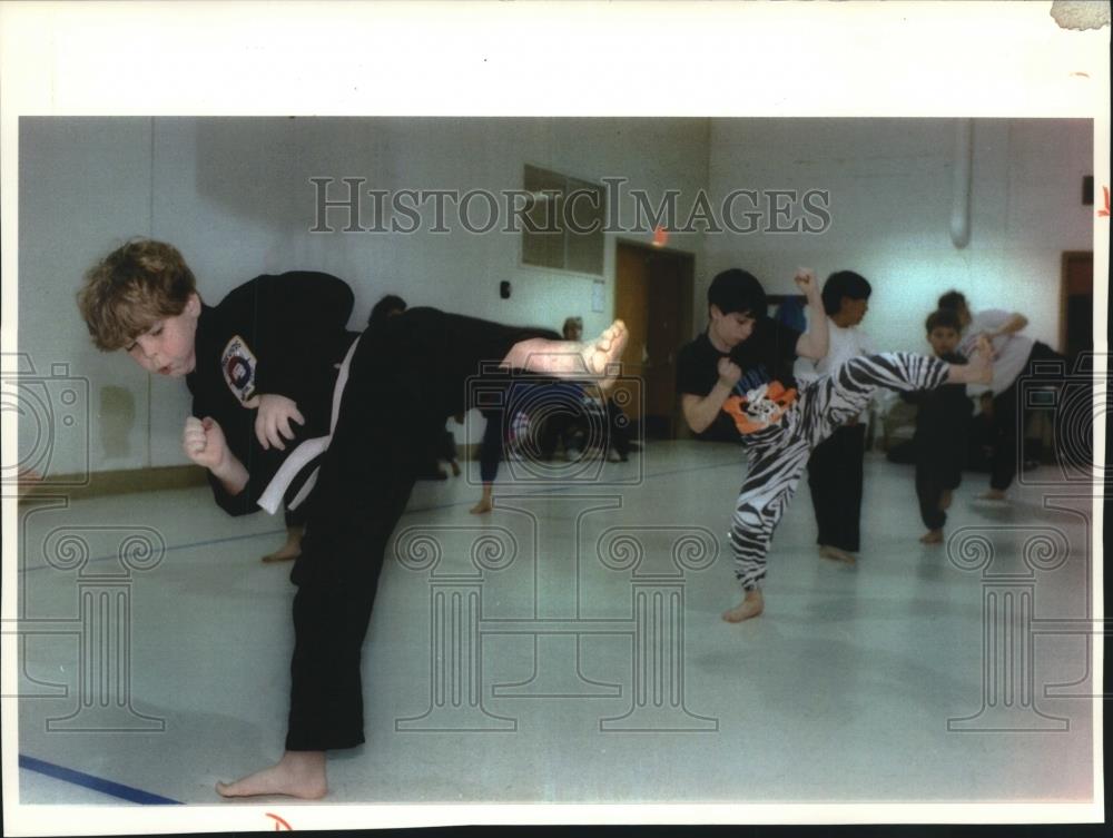 1994 Press Photo Karate student Todd Leclair practices a kick during class - Historic Images