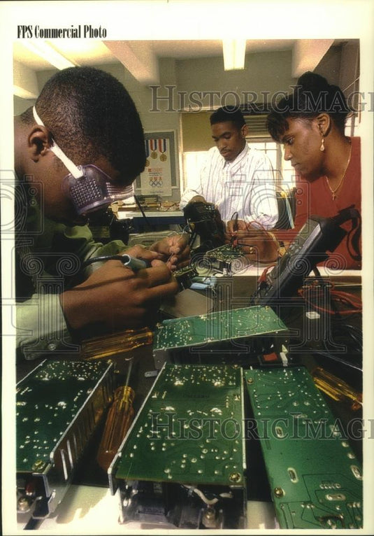 1994 Press Photo George Westinghouse Vocational & Technical High School students - Historic Images
