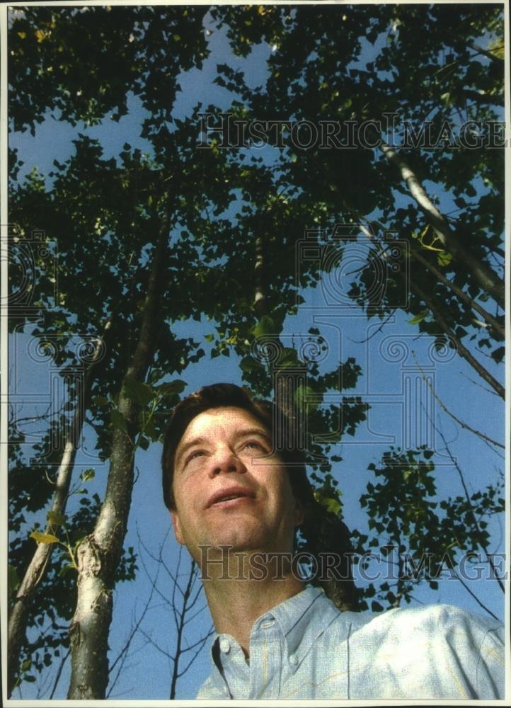 1994 Press Photo Jerald Schnoor enjoys hybrid poplar trees he planted in Iowa - Historic Images