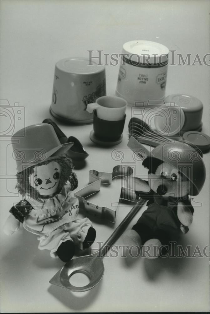 1995 Press Photo Play Toys Made From Kitchen and Household Items - mjc19790 - Historic Images