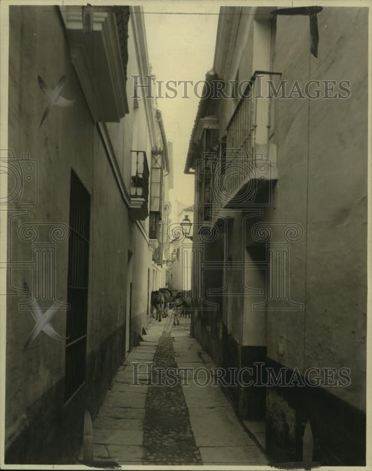 Press Photo Typical narrow street in Cadiz, Spain - mjc17919 - Historic Images