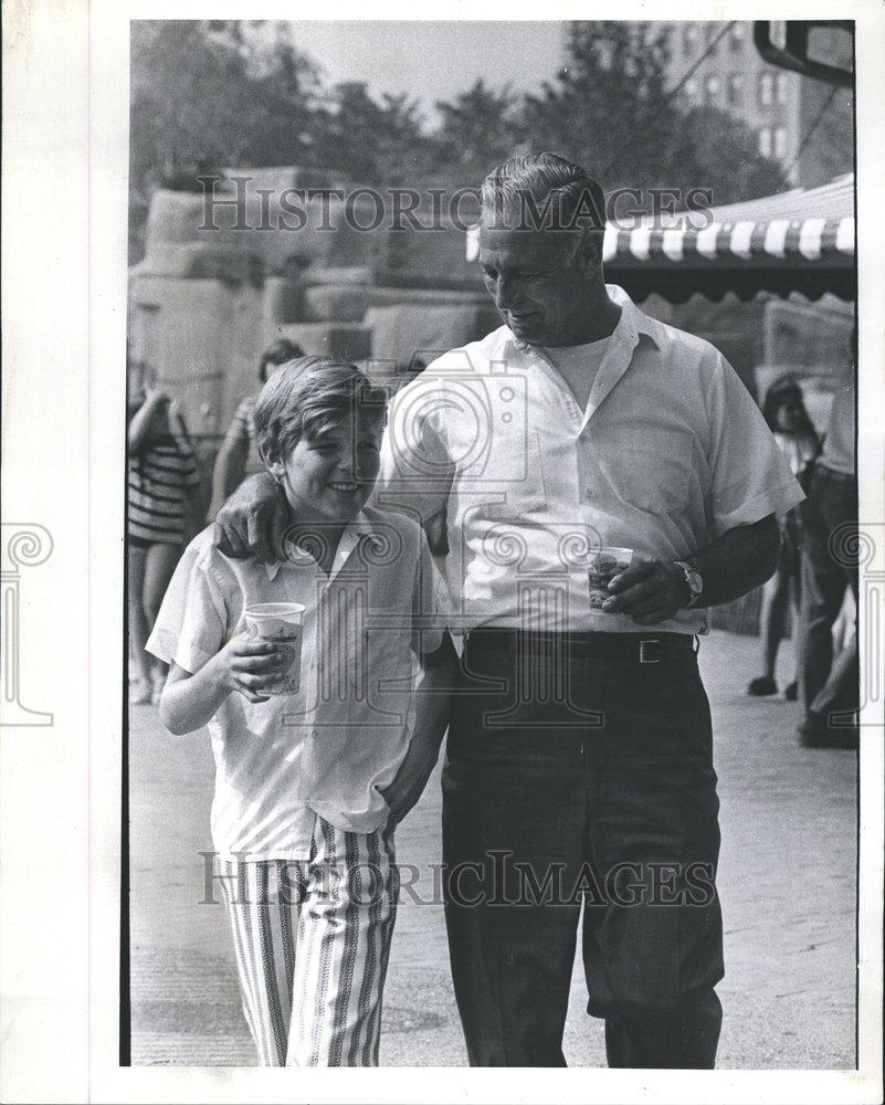 1971 Press Photo Big Brothers of Metropolitan City - RRV62823 - Historic Images