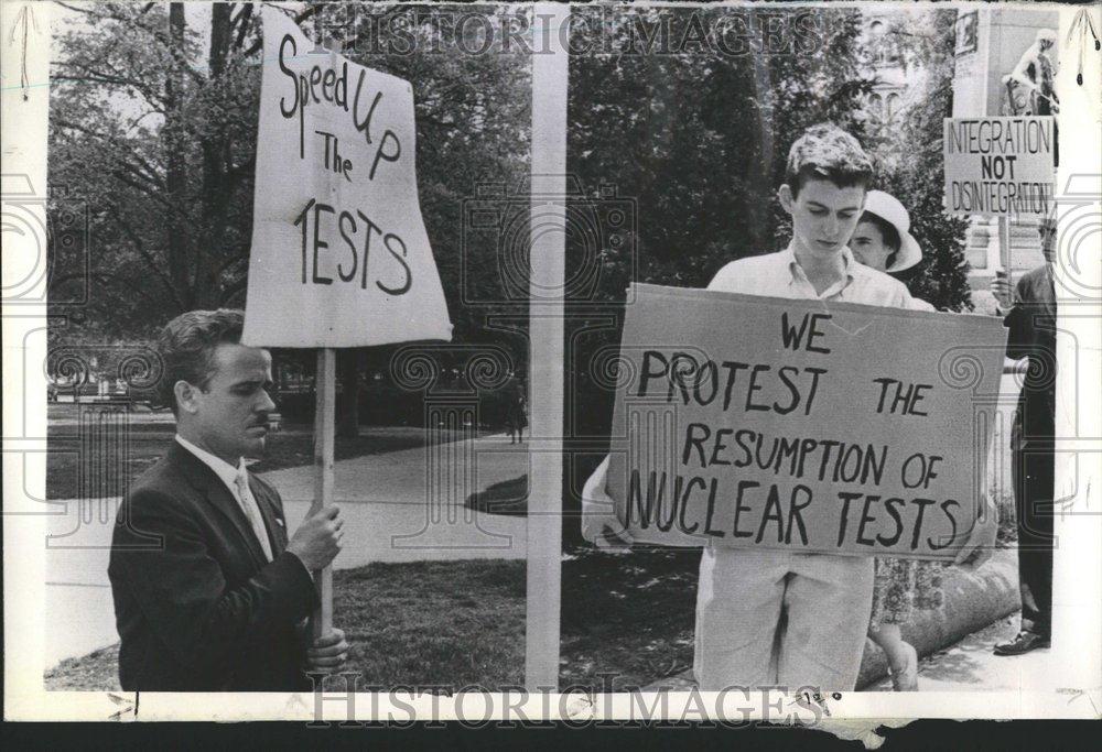 1962 Press Photo Pickets White house Demonstrate cause - RRV66245 - Historic Images