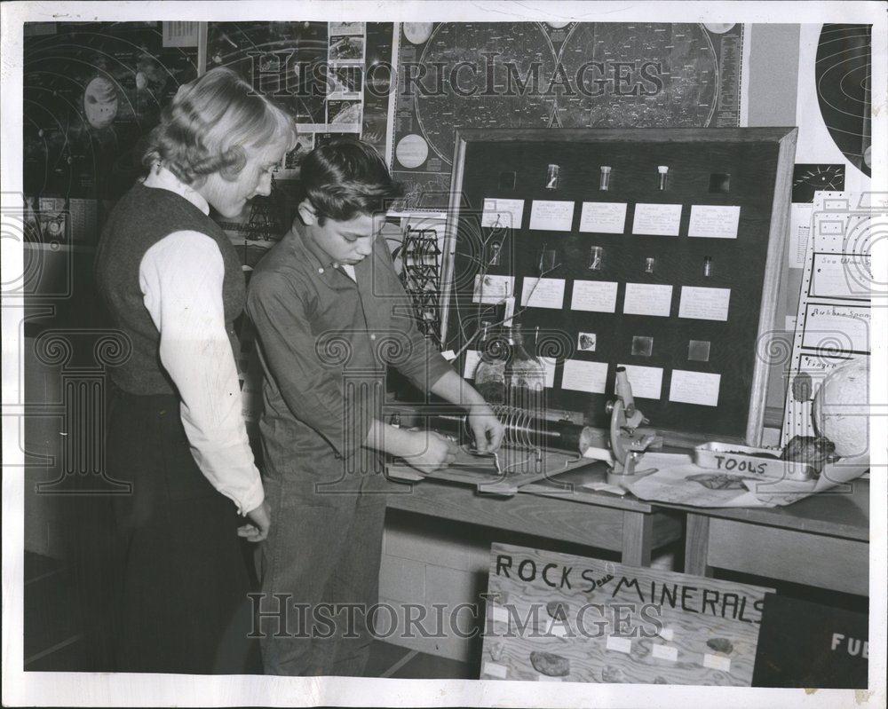 1960 Press Photo Marsha Gebert Robert Less Villa Park - RRV58573 - Historic Images