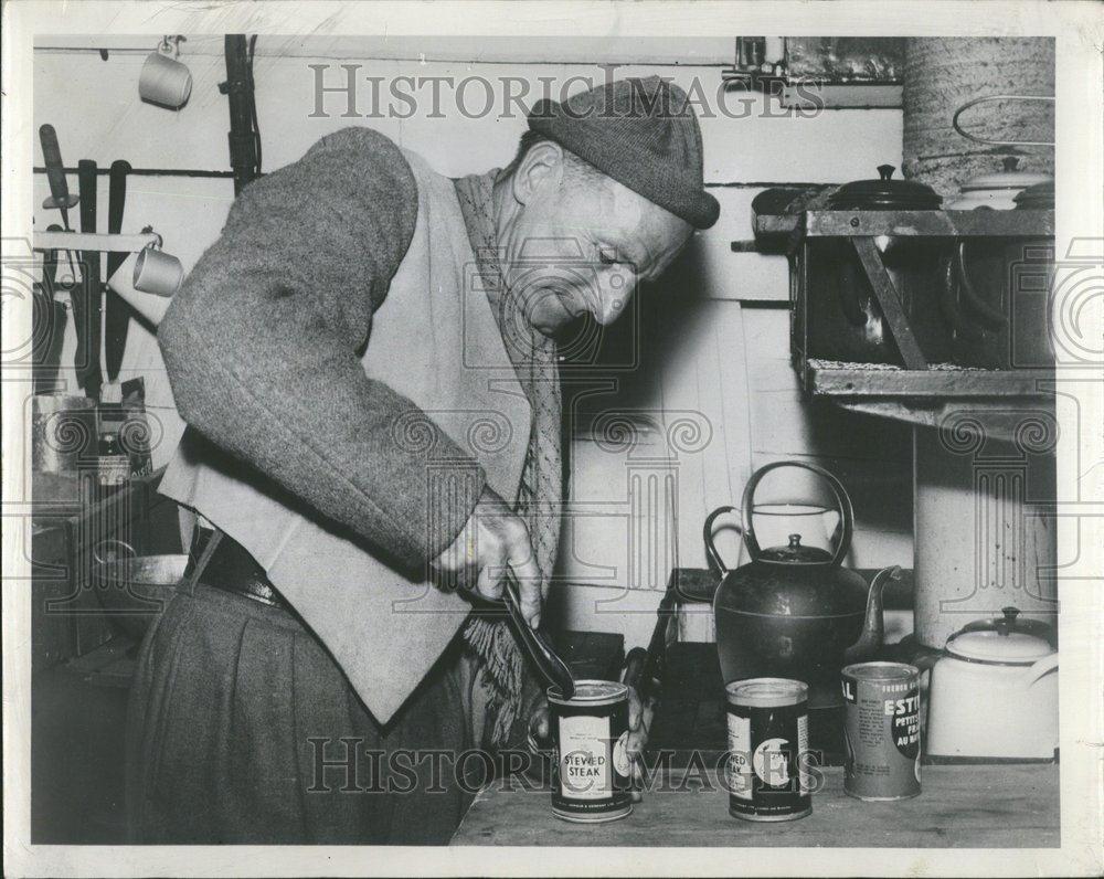 1957 Press Photo Walter Godfrey Mayflower Canned Food - RRV43321 - Historic Images