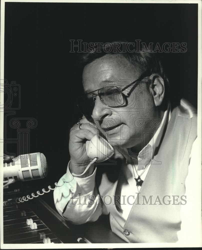 1984 Press Photo Larry (The Legend) Johnson, Milwaukee disc jockey - mjc24911 - Historic Images