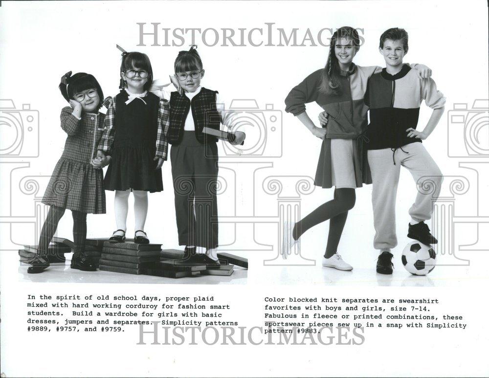 1990 Press Photo Fabric children sewers fashion girl - RRV59673 - Historic Images