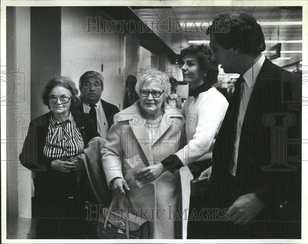 1983 Press Photo Passengers Hijacked O&#39;Hare Airport - RRV43613 - Historic Images