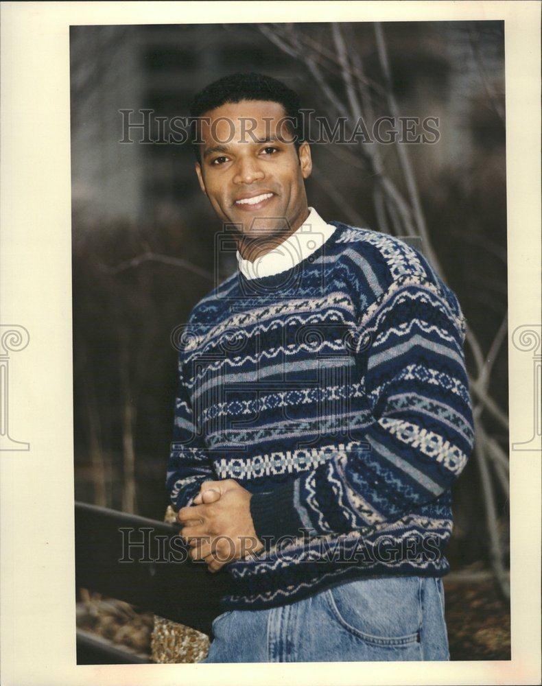 1993 Press Photo crew neck sweater Merchandising corp - RRV54579 - Historic Images