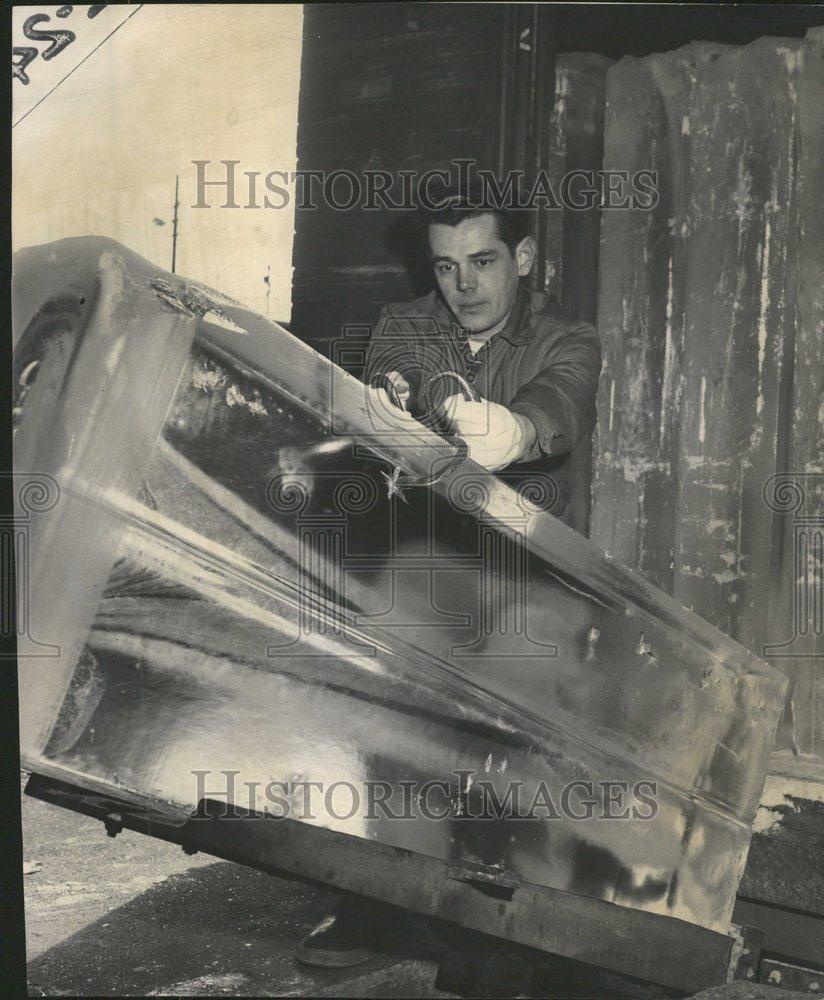 1963 Press Photo Edward Rybka Ice Truck Job Temprature - RRV61265 - Historic Images