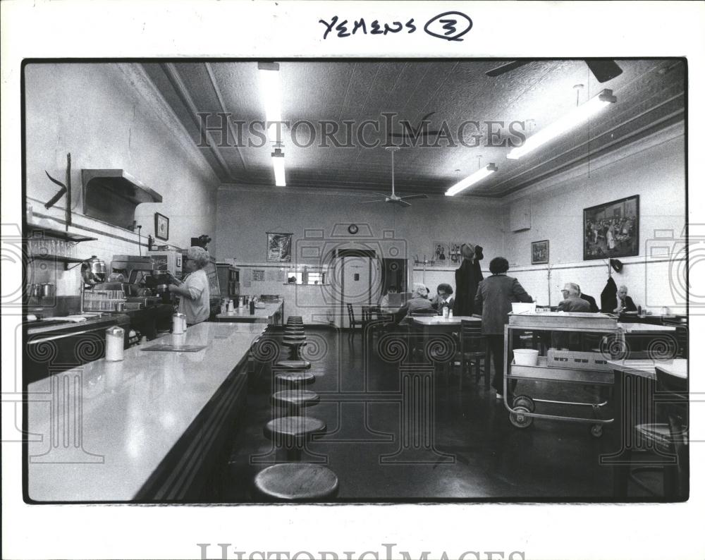 1981 Press Photo Yemens Restaurant Hamtramck, MI - RRV39423 - Historic Images