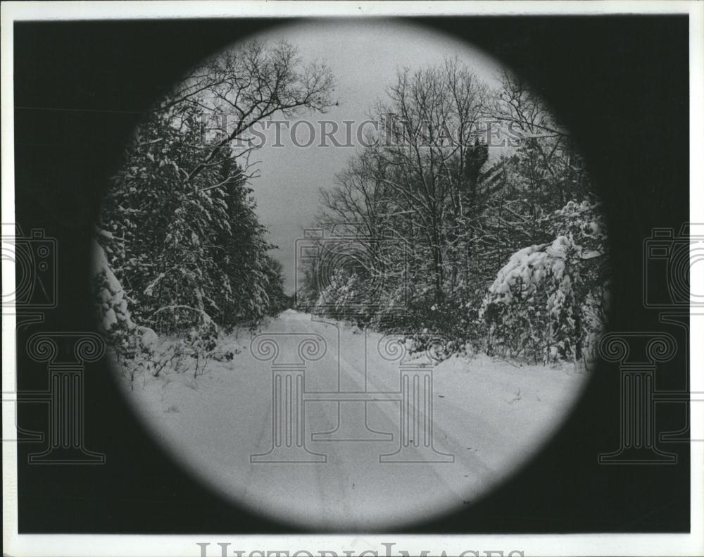 1985 Press Photo Photo shows Snow Michigan Dean Corner - RRV01635 - Historic Images