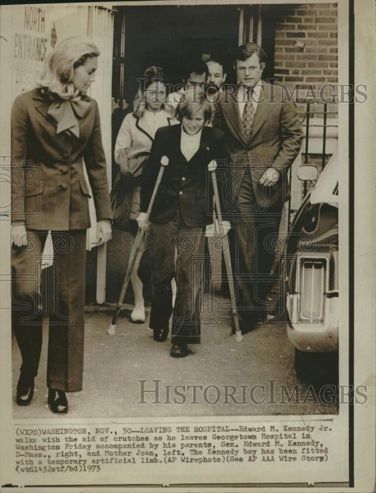 1973 Press Photo Kennedy Child Leaving Hospital Parents - RRV14003 - Historic Images