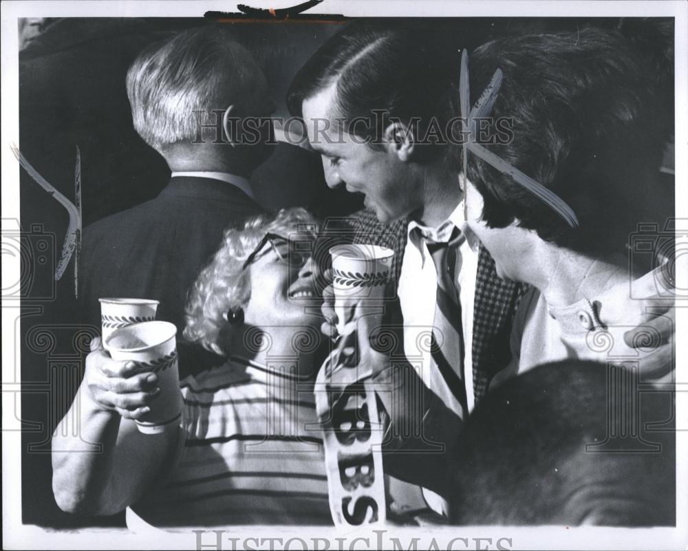 1969 Press Photo Gribbs Hdet Roman Election Celebration - RRV01785 - Historic Images