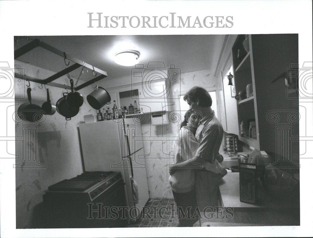 1993 Press Photo Cary Kim Stevens Unfinished Kitchen - RRV45059 - Historic Images