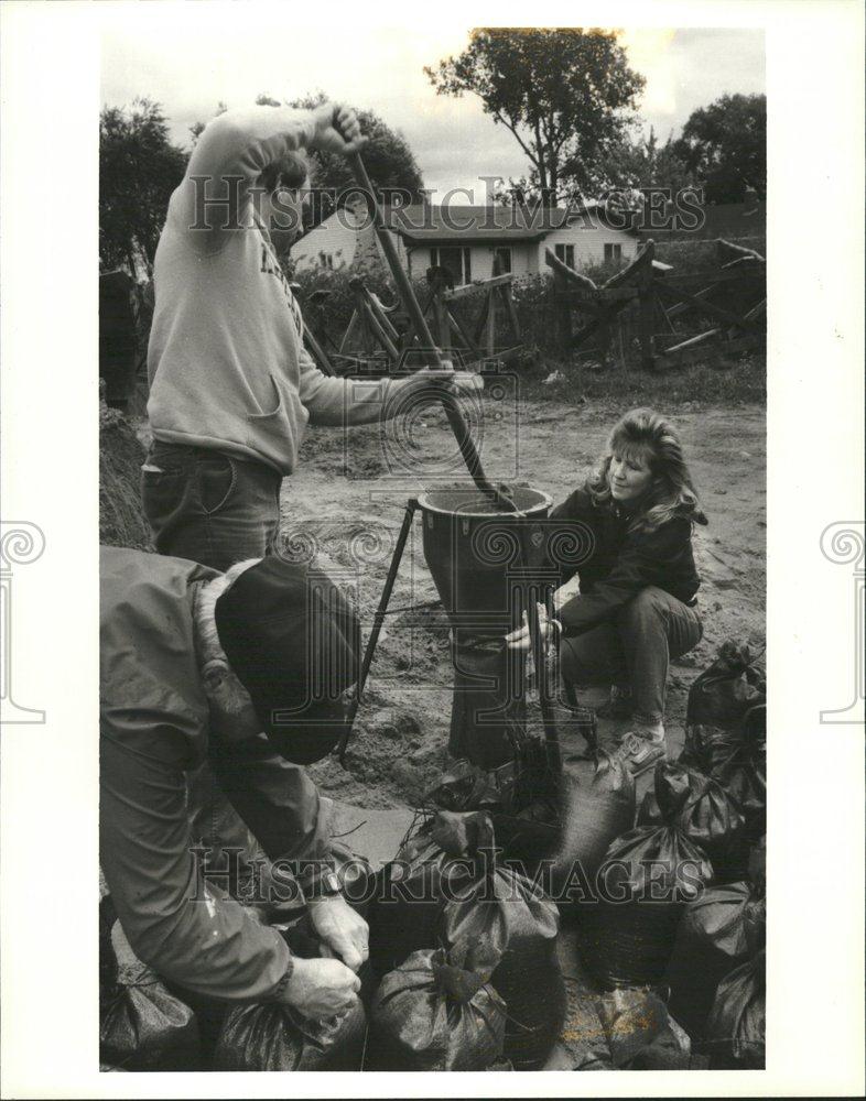 1986 Press Photo Harrison, Michigan Flooding - RRV55871 - Historic Images