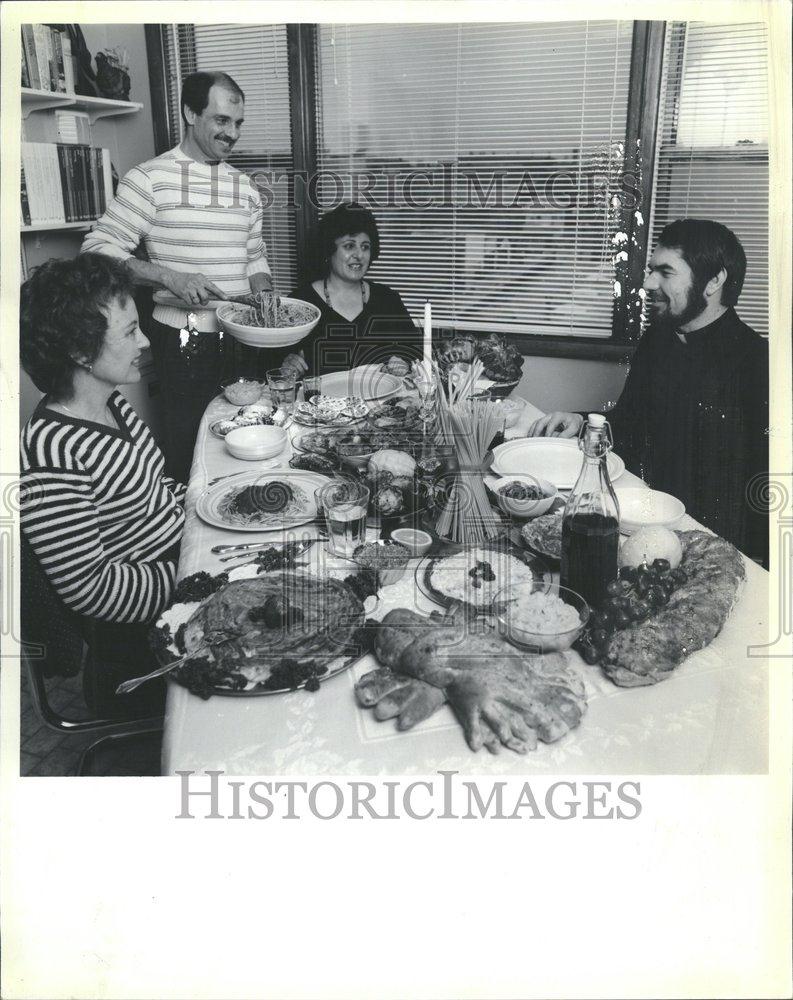 1983 Press Photo Day Joseph Carmell Father Robert Break - RRV60773 - Historic Images