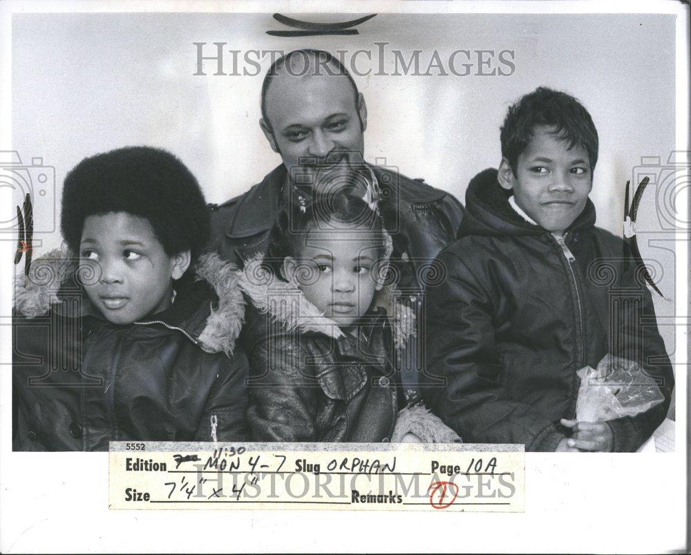 1975 Press Photo Vietnamese Orphans Paul Lucille McKay - RRV71013 - Historic Images