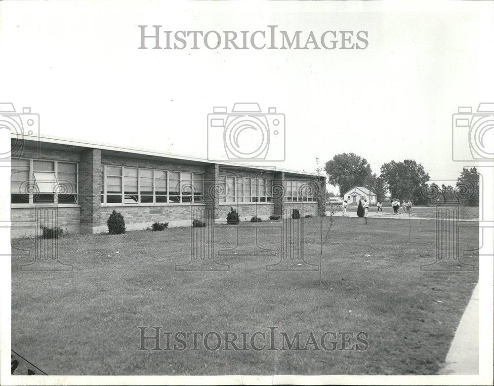 1965 Press Photo Richard Byrd School Eight Poor South - RRV43435 - Historic Images