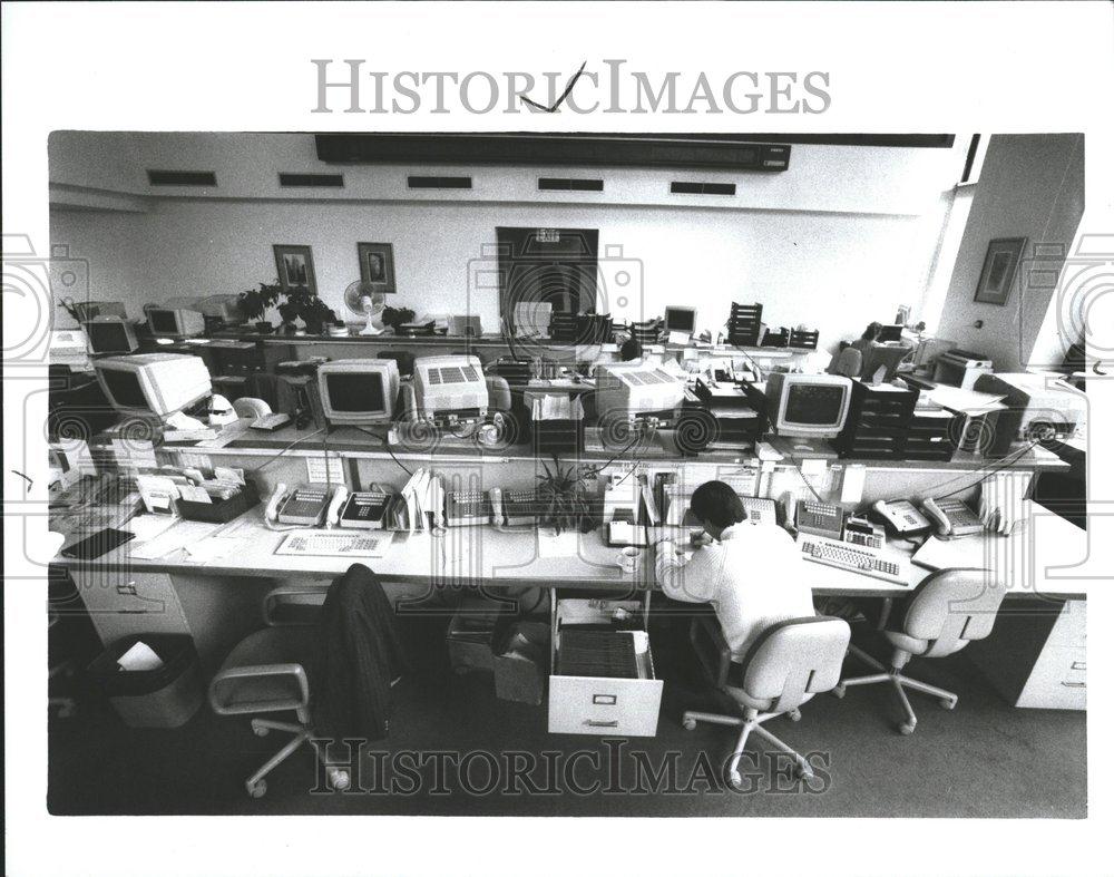 1988 Press Photo Olde Discount Corp cautiously optimist - RRV58853 - Historic Images