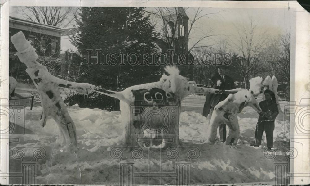 1952 Press Photo Senator Estes Kefouver Snowball Pitch - RRV25887 - Historic Images