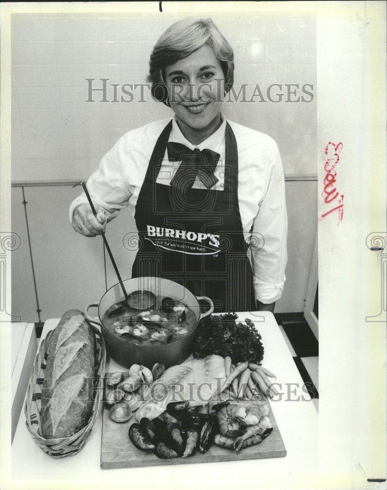 1984 Press Photo Linda Carter Portuguese Seafood - RRV60199 - Historic Images