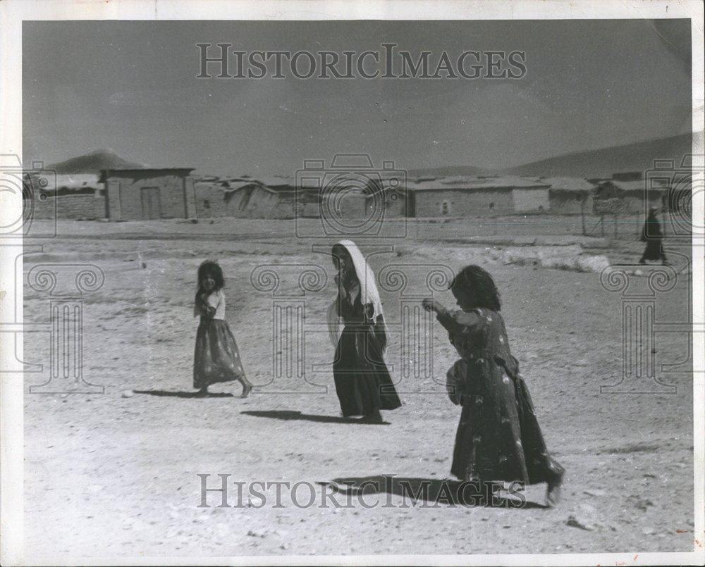 1956 Press Photo Youngsters escape Ein Sultan refugee - RRV40841 - Historic Images