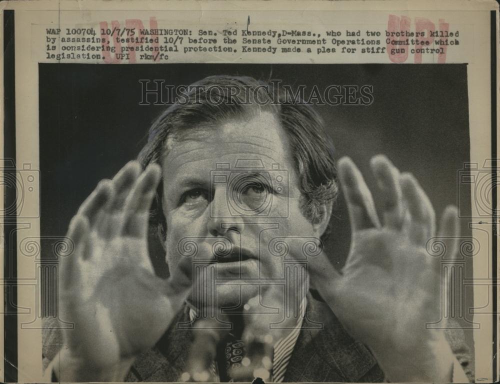 1975 Press Photo Edward M Kennedy United States Senator - RRV17695 - Historic Images