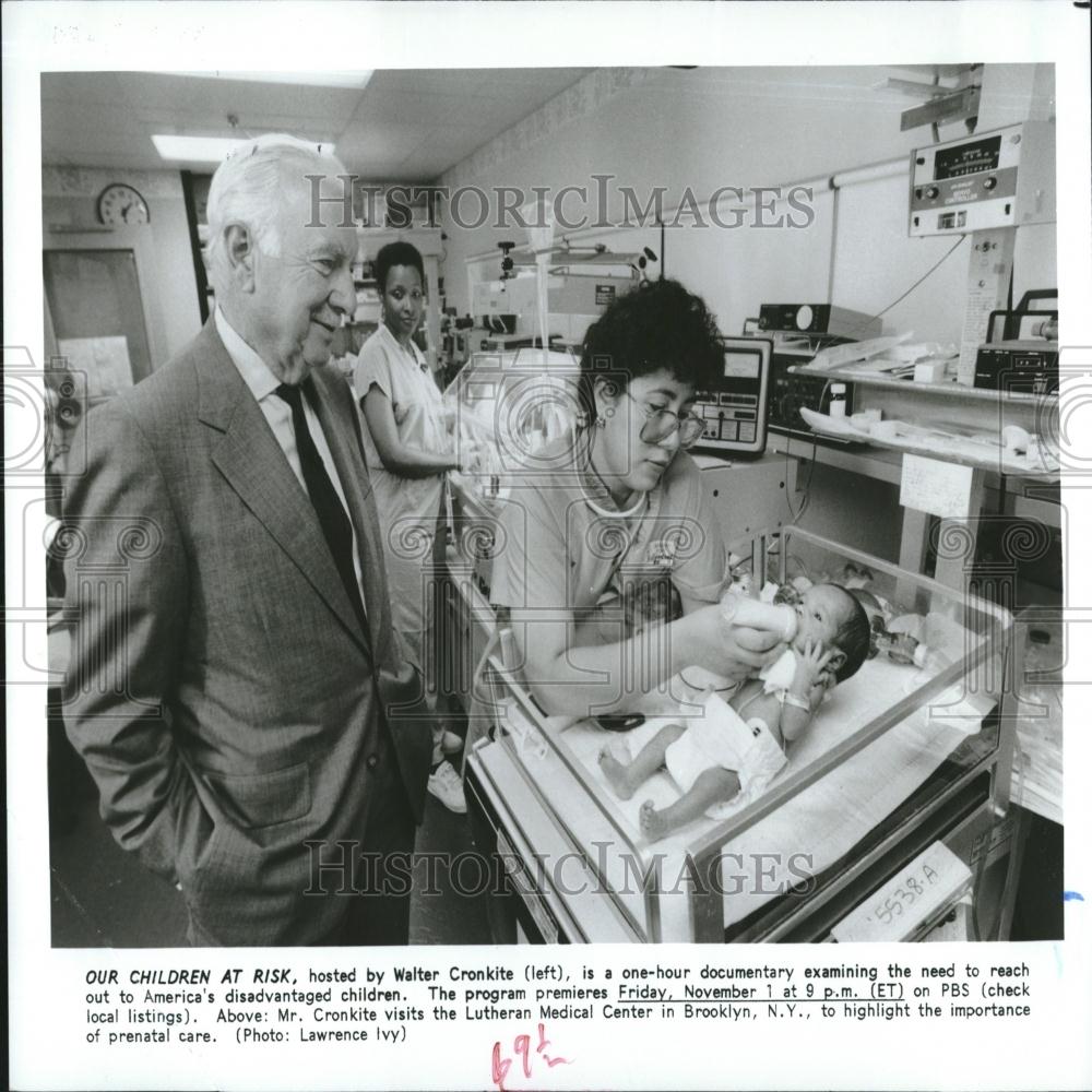 1991 Press Photo Walter Cronkite Children At Risk - RRV27605 - Historic Images